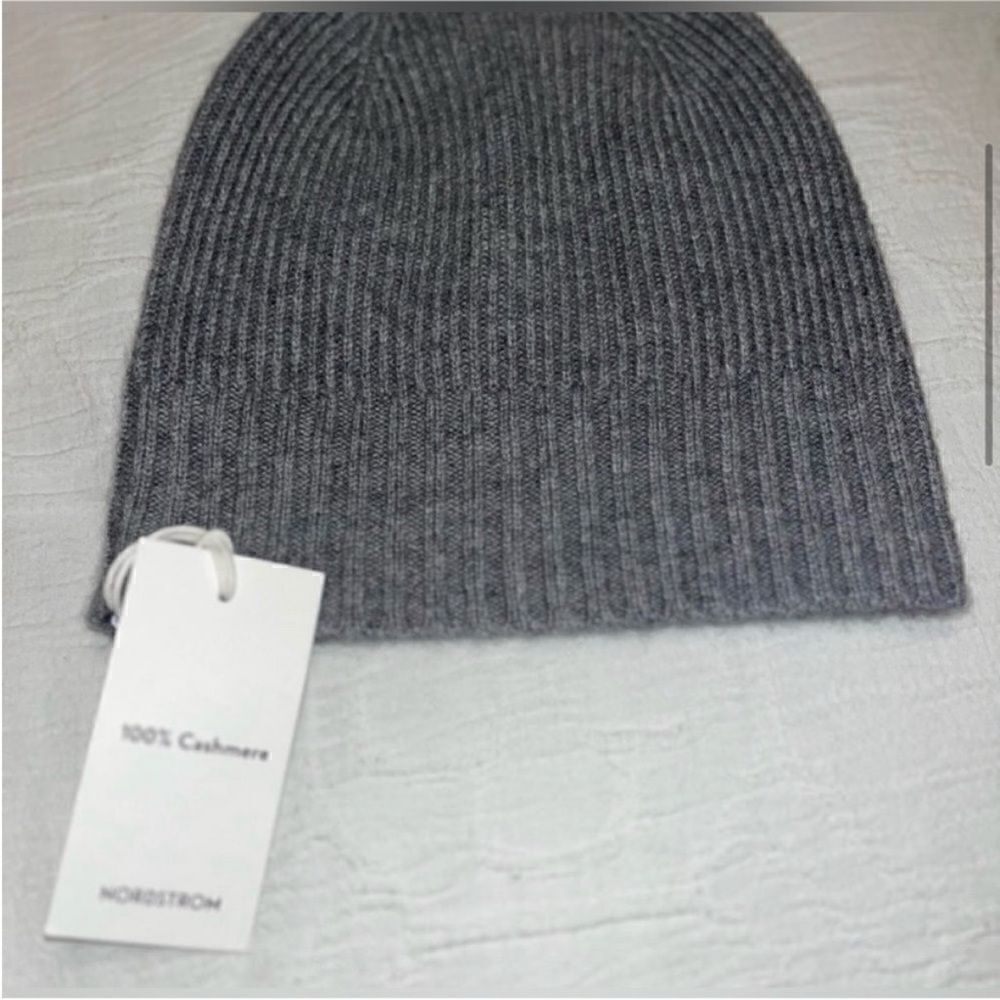 NORDSTROM 100% Cashmere NWT Grey Knit
Beanie Hat